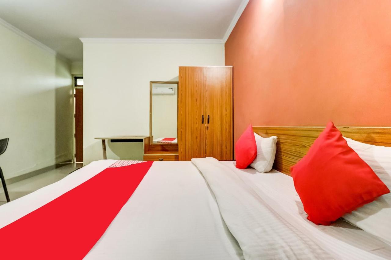 Oyo Hotel R K Residency Gurgaon Buitenkant foto