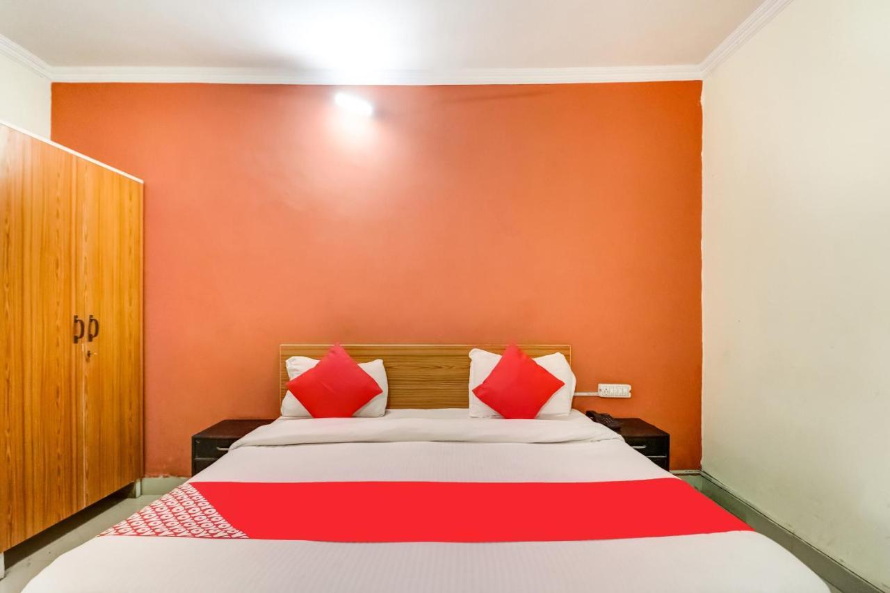Oyo Hotel R K Residency Gurgaon Buitenkant foto