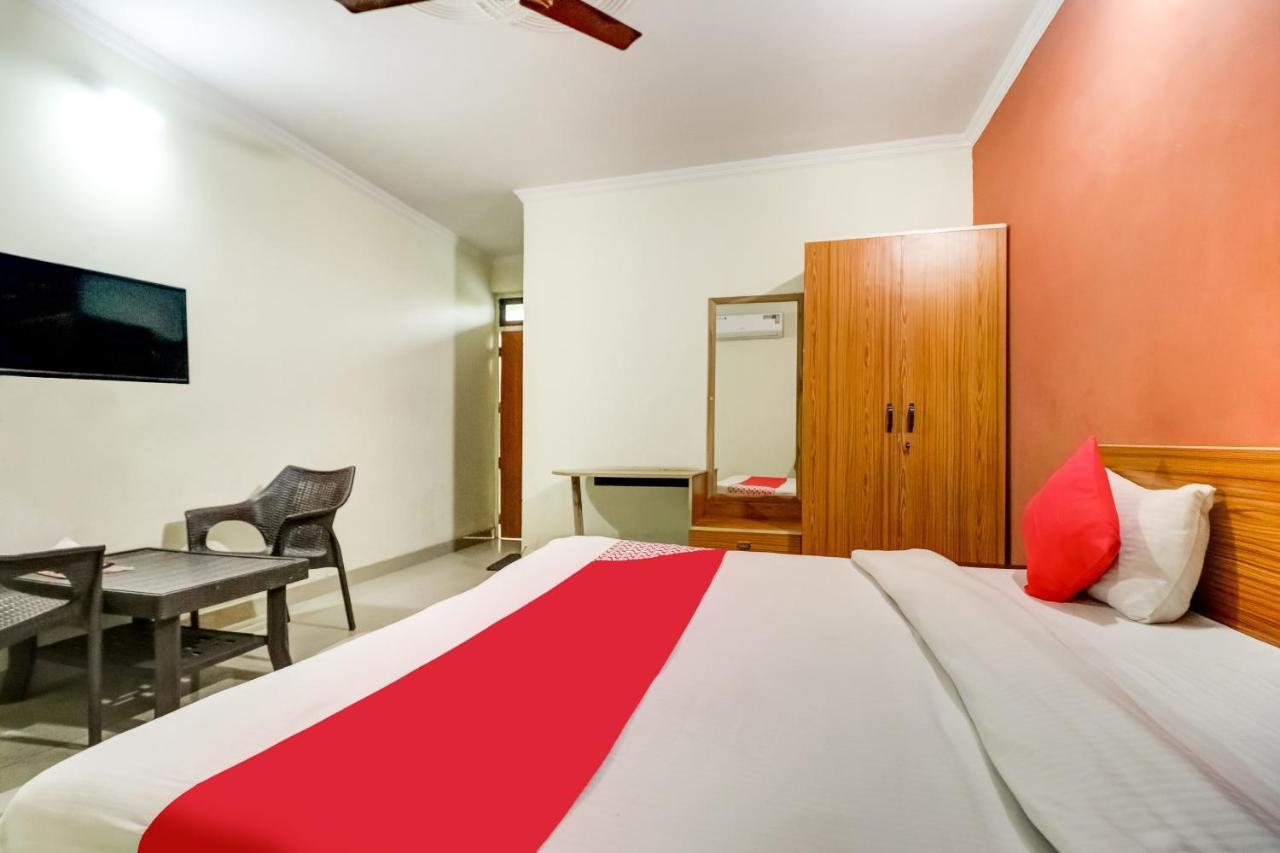 Oyo Hotel R K Residency Gurgaon Buitenkant foto